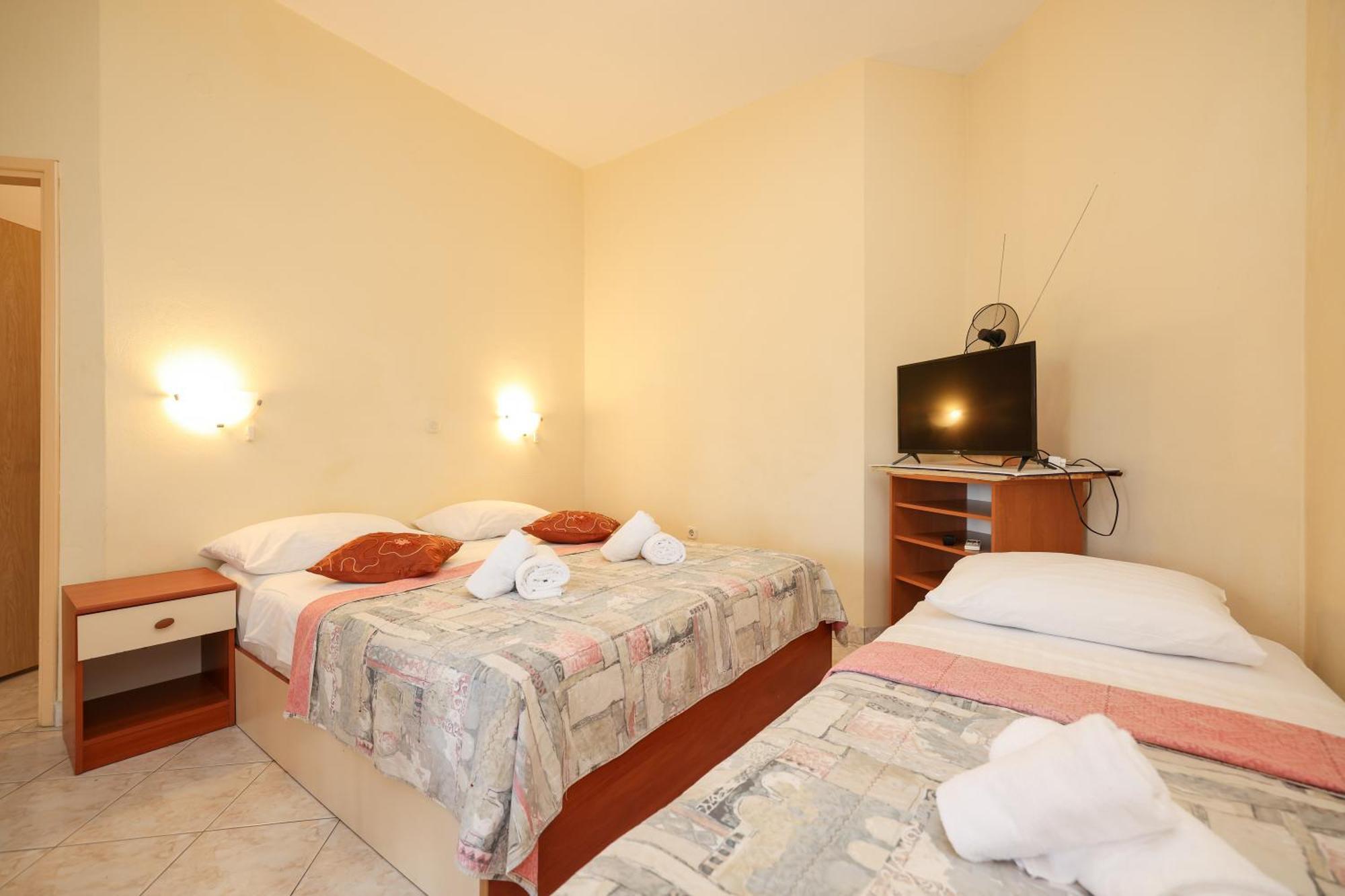 Beachfront Apartments Jermen ซูโกชัน ภายนอก รูปภาพ