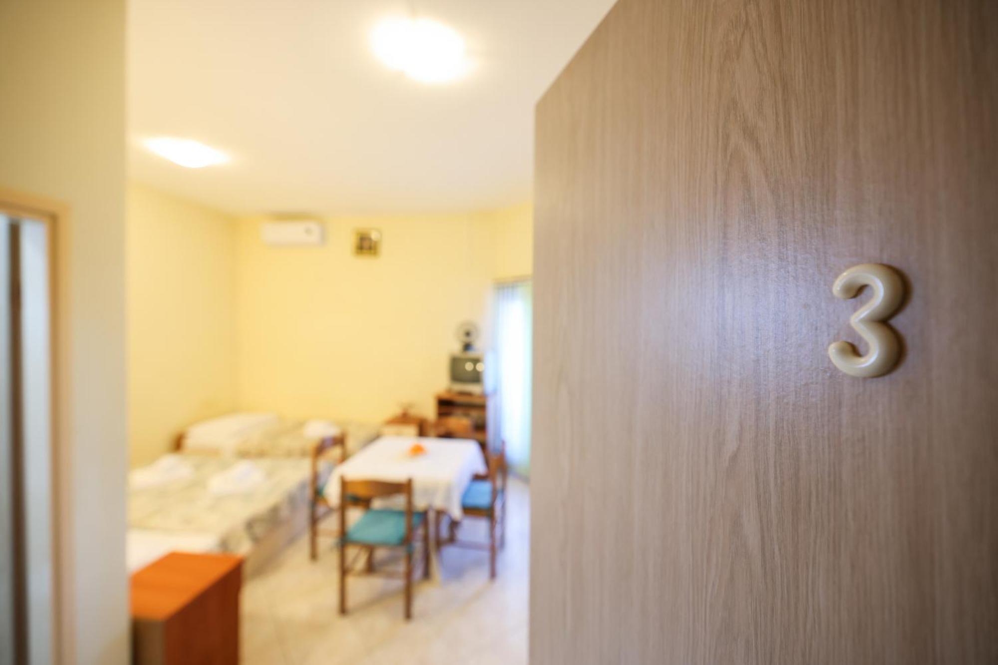 Beachfront Apartments Jermen ซูโกชัน ภายนอก รูปภาพ